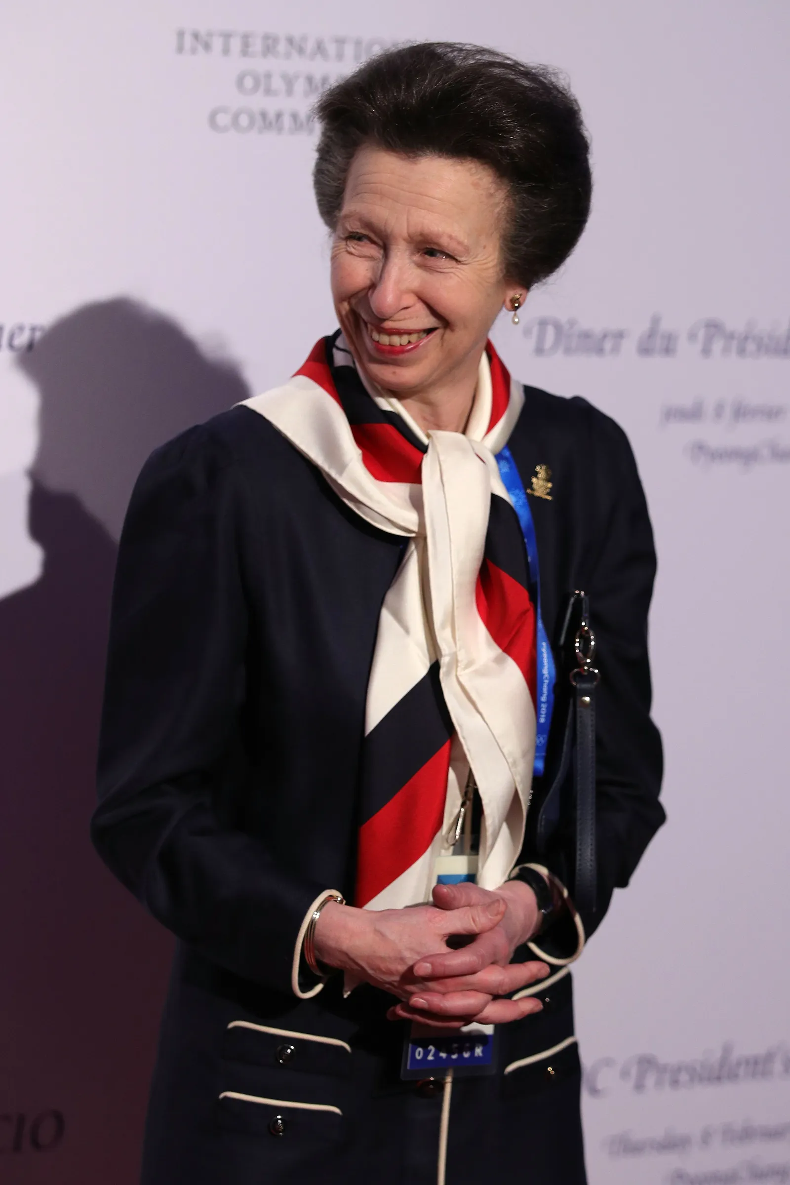 התמונה עשויה להכיל את Anne Princess Royal People אדם פנים צילום ראש דיוקן בלייזר שמח ביגוד ומעיל