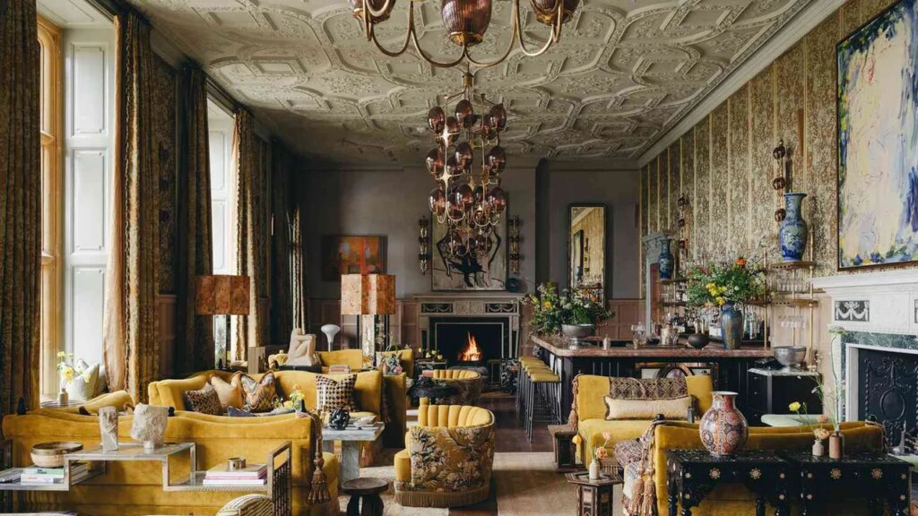 בתוך אסטל מנור, מלון קוטסוולד האהוב על סלואן ריינג'רס וסלבריטאים כאחד - כולל לואיס המילטון וקים קרדשיאן