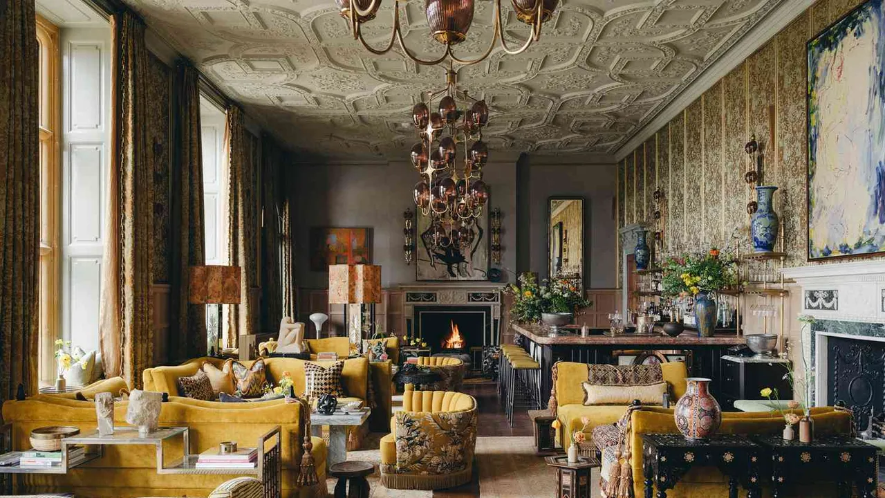 בתוך אסטל מנור, מלון קוטסוולד האהוב על סלואן ריינג'רס וסלבריטאים כאחד - כולל לואיס המילטון וקים קרדשיאן