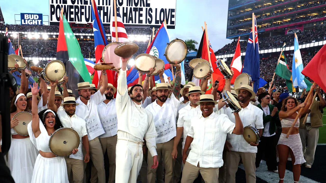 מופע הסופרבול 2026 של Bad Bunny היה מעשה משמח של חוסן - והתנגדות