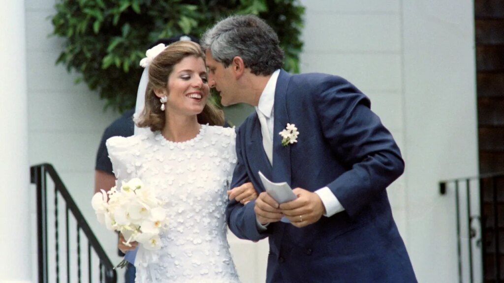 ביקור מחדש באופנה האיקונית של חתונתה של קרוליין בובייר קנדי