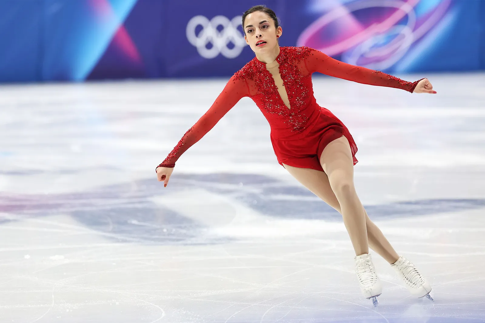 התמונה עשויה להכיל החלקה אמנותית החלקה על הקרח אדם מבצע החלקה על החלקה ספורט ומבוגרים