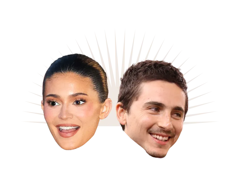 התמונה עשויה להכיל את Timothe Chalamet Kylie Jenner ראש אדם פנים שמח חיוך צילום דיוקן ומבוגרים