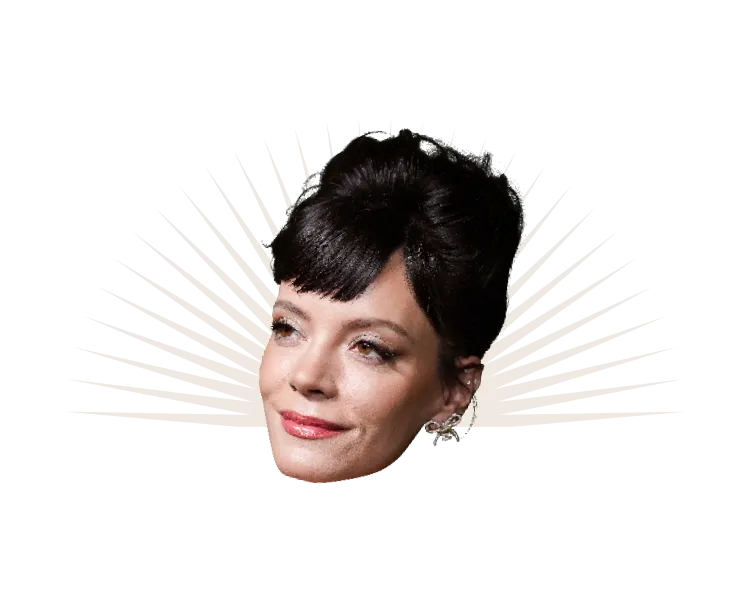 התמונה עשויה להכיל לילי אלן פנים צילום ראש אדם דיוקן שיער שחור שיער שמח חיוך ומבוגרים