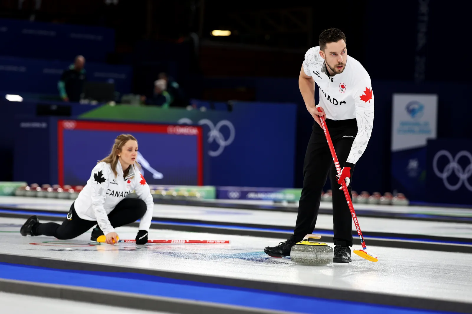 התמונה עשויה להכיל קרלינג ספורט למבוגרים ואדם