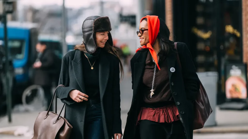 סיכות "ICE Out" נמצאות בכל שבוע האופנה בניו יורק והשטיחים האדומים - מה הלאה?