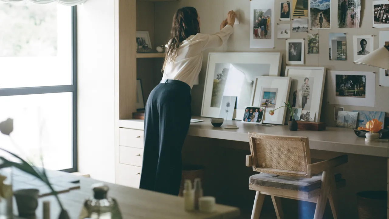 יום בחייה של ג'ני קיין, גורו סגנון החיים האהוב על קליפורניה לובשת קשמיר