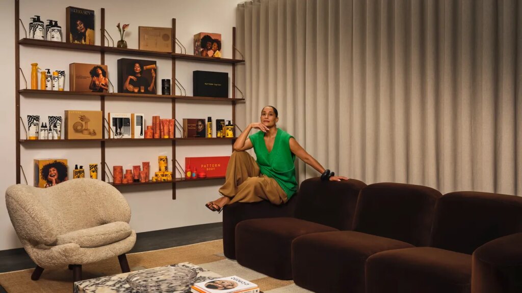 סיור במשרד המגניב ללא מאמץ של טרייסי אליס רוס במערב הוליווד