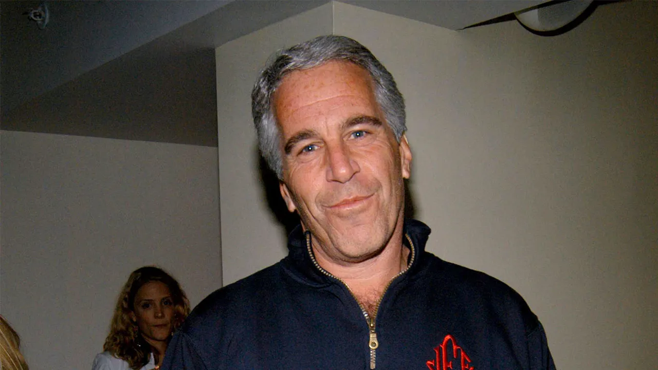 ה-Querter Zip של ג'פרי אפשטיין ועלייתה של אובססיה שולית לאופנה