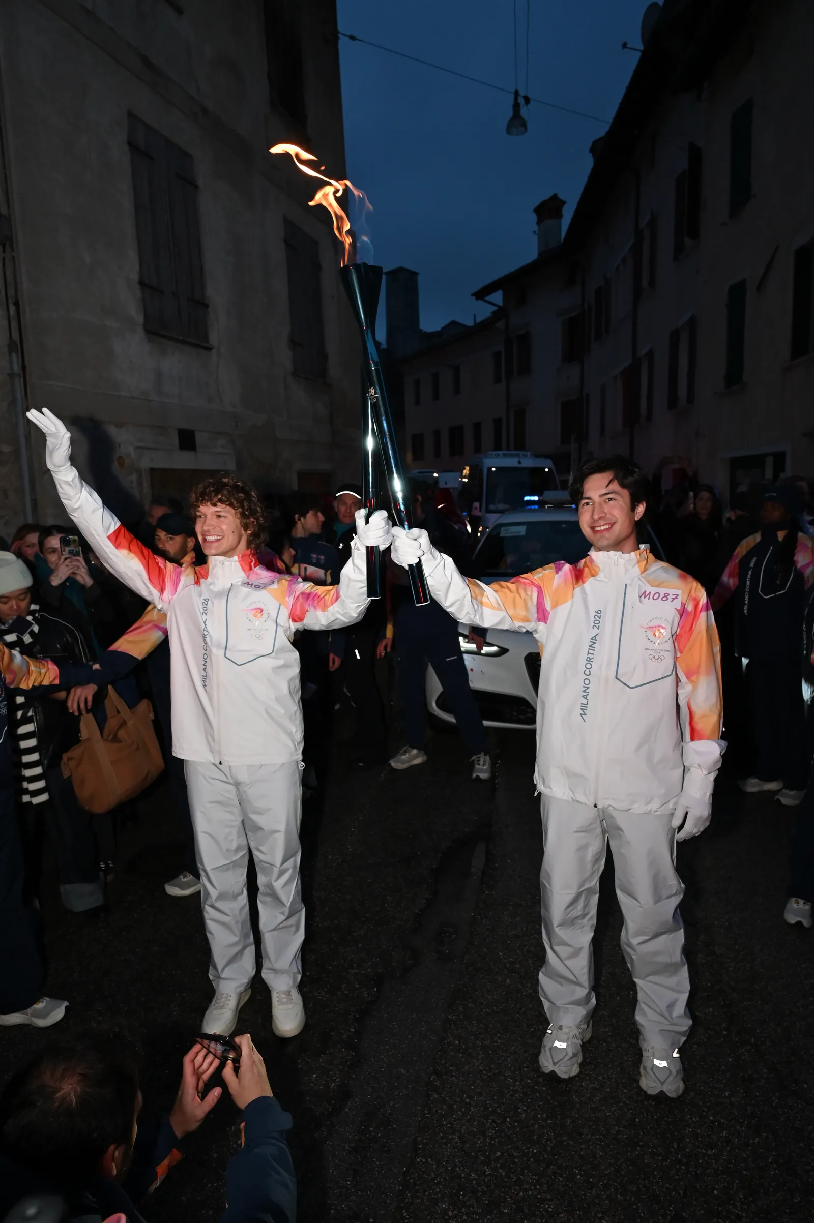 התמונה עשויה להכיל את Micah Fowler LaQuan Williams Lam Chichung Jon Ireland אור אדם מבוגר עירוני וחתונה