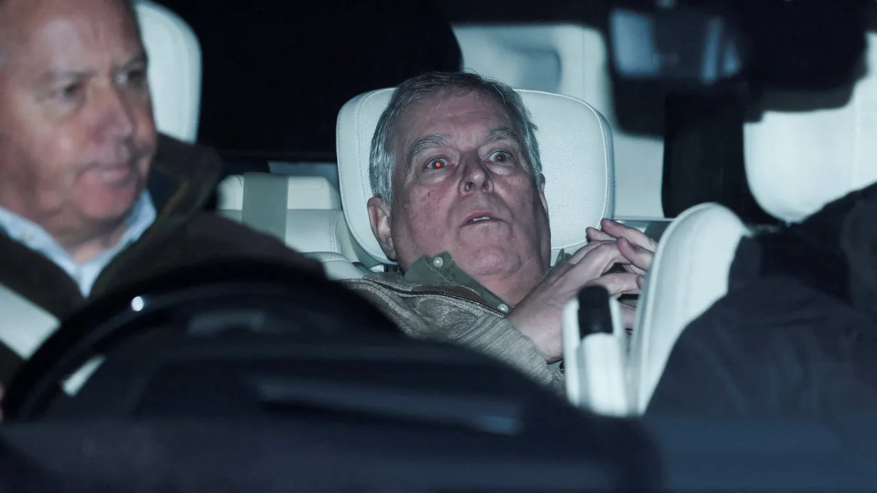 למה כדאי לך להסתכל מקרוב על התצלום הזה של אנדרו מאונטבאטן-ווינדזור