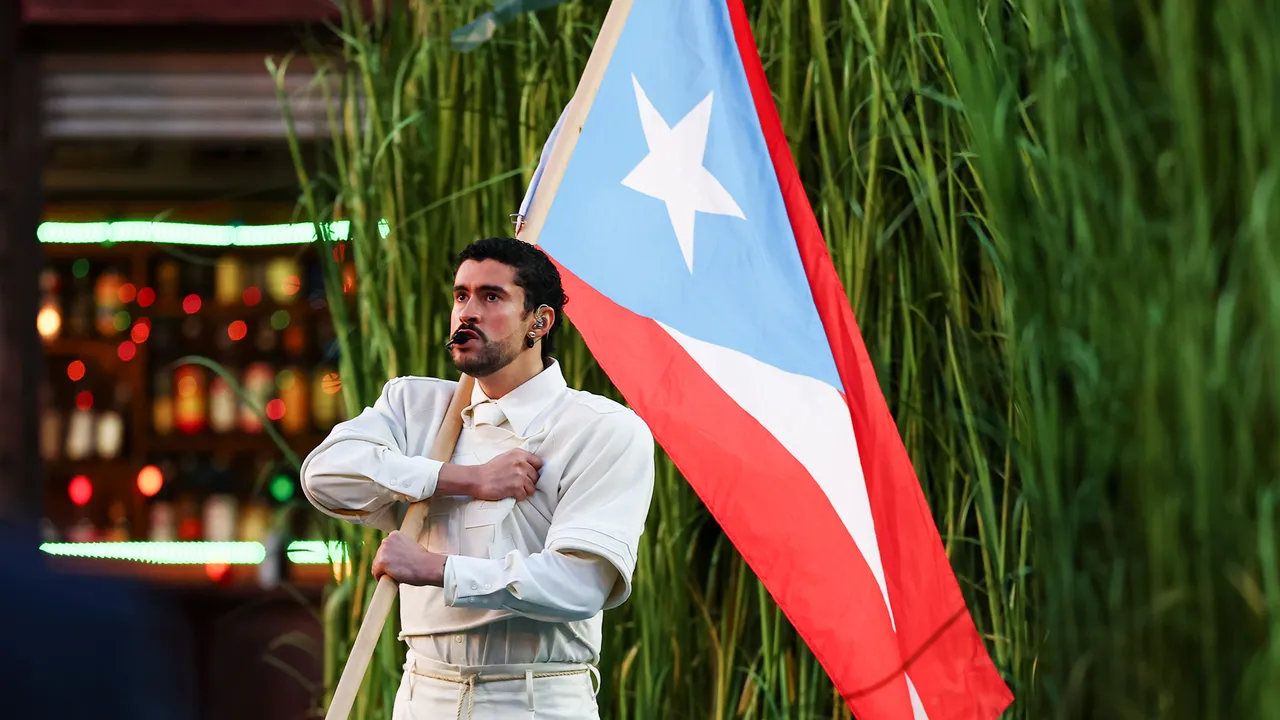 מגין קלי נמסה על באני רע: הסופרבול לא צריך להיות "ספרדי" או "מוסלמי"