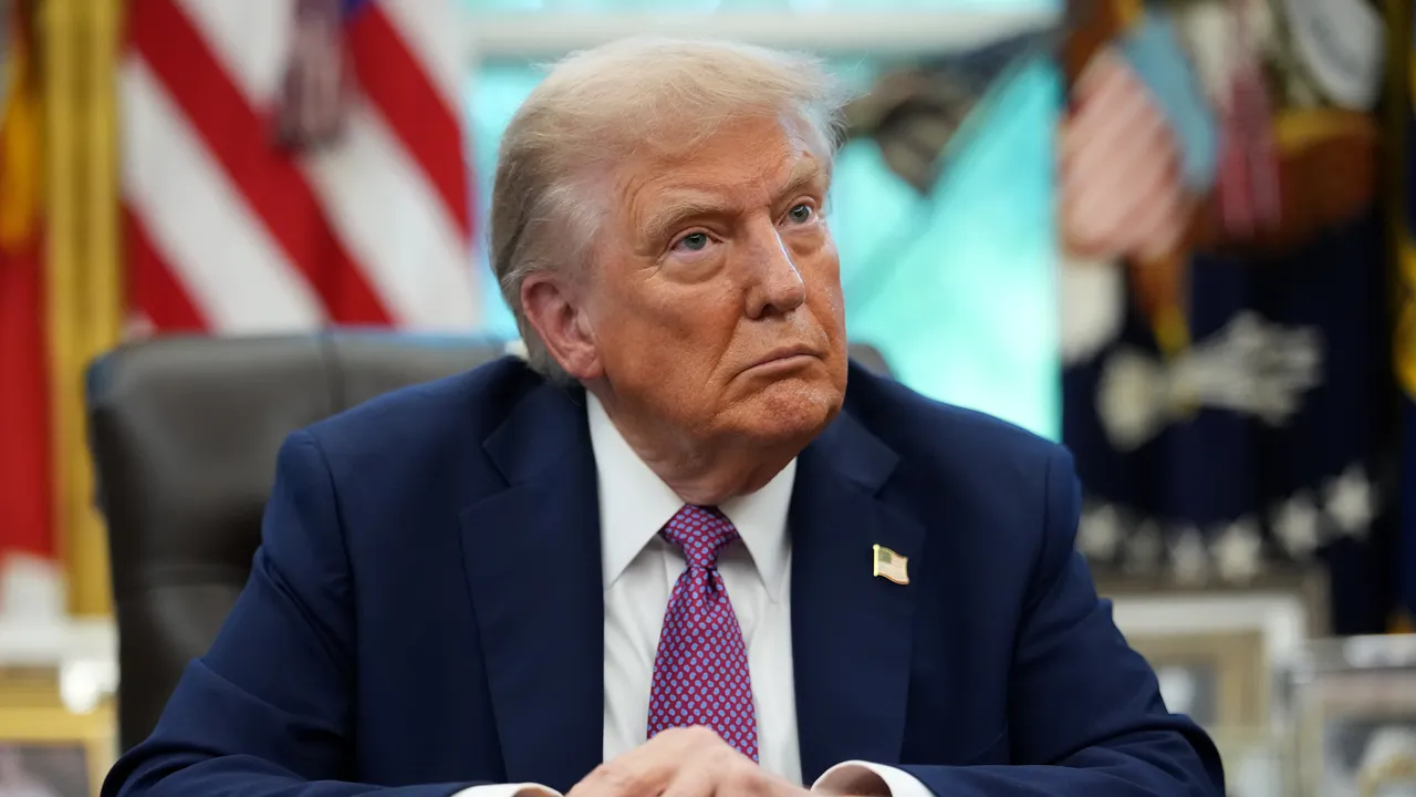 "הוא עלול להיות מודח." מרידות הבסיס של דונלד טראמפ על מלחמה עם איראן