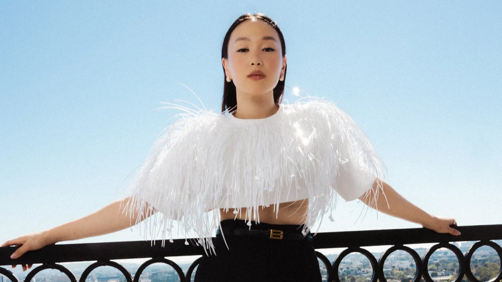 ירין הא בתוכנית הפרסים הראשונה שלה, סצנת האמבטיה של ברידג'רטון, והתלבשות "מחוץ לאזור הנוחות שלך"