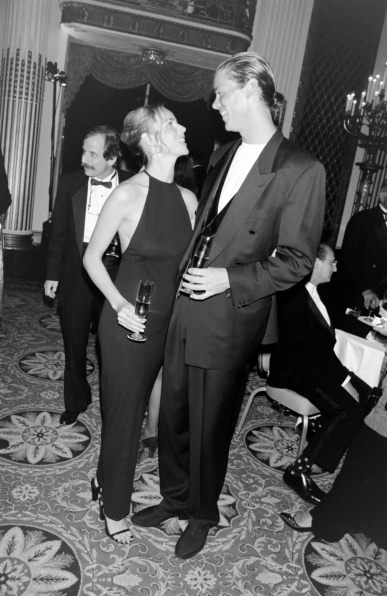 התמונה עשויה להכיל פייר ברונו הוגו פונטנה ביגוד חליפת לבוש רשמי אדם מבוגר טוקסידו אופנה פנים וראש