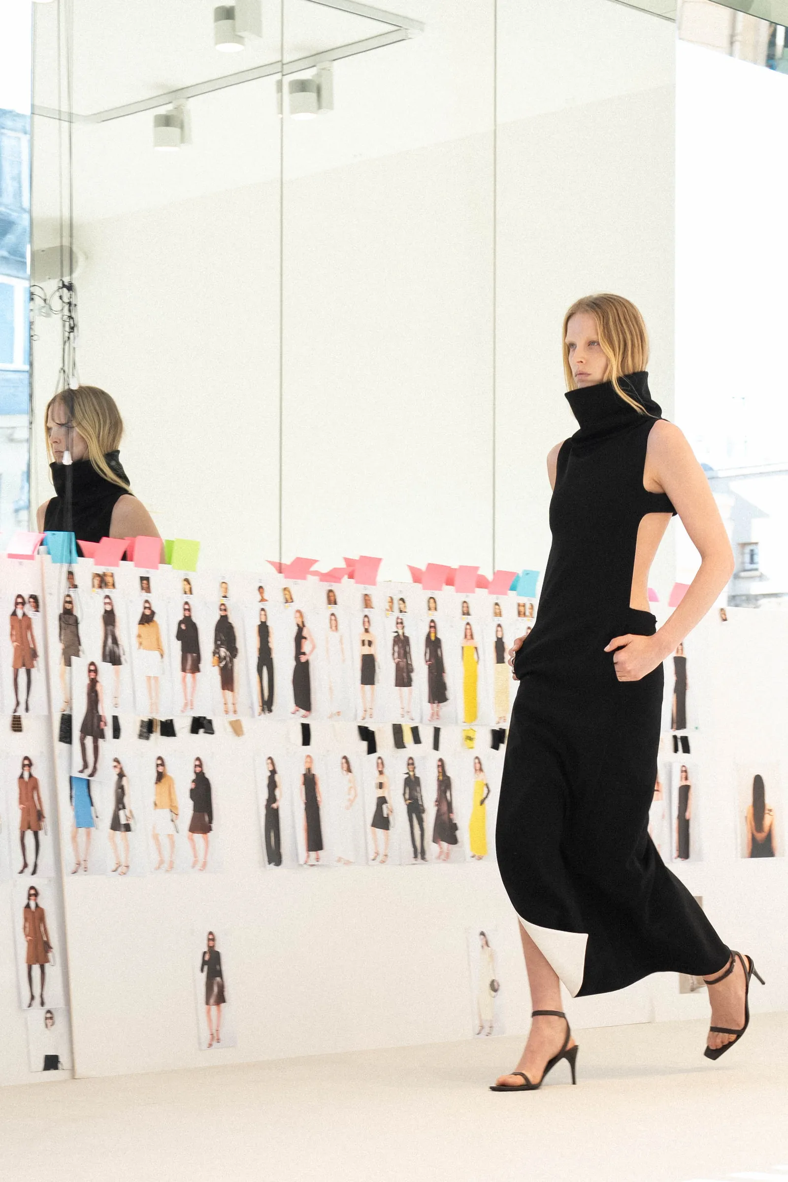 התמונה עשויה להכיל את קייט נאוטה פרדי וויליאמס II פרדי וויליאמס II ביגוד לאדם מבוגר הנעלה ועקבים גבוהים