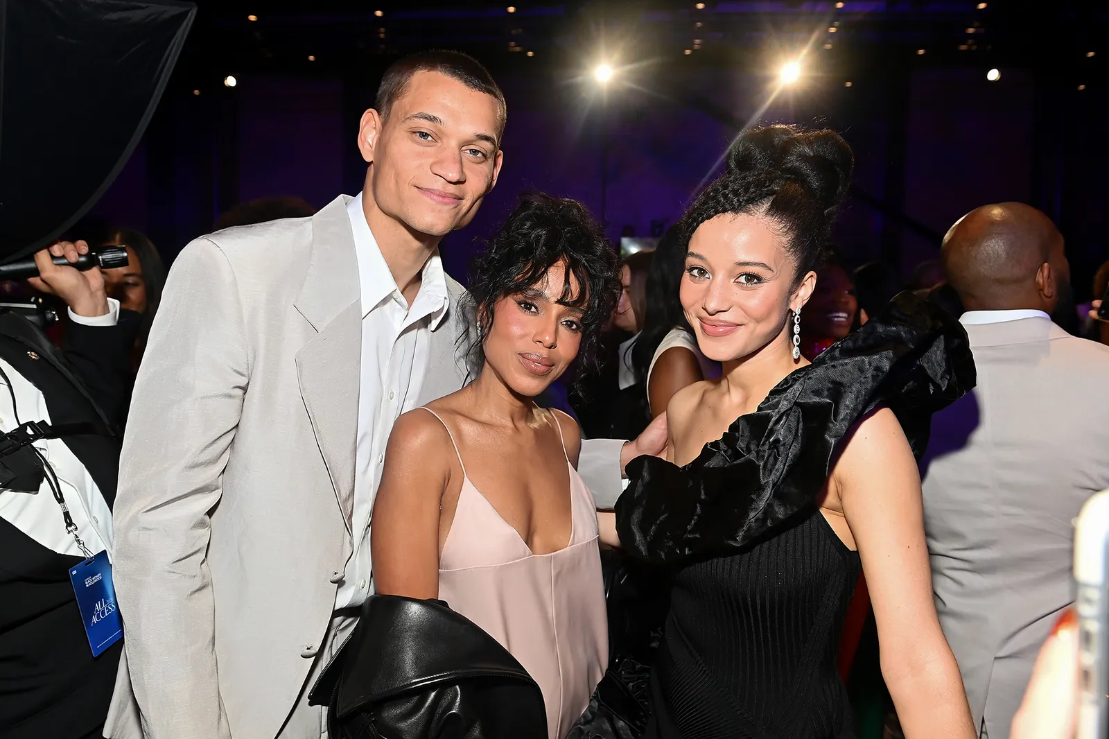 התמונה עשויה להכיל את פניו וראשו של מועדון החתונה העירוני של קרי וושינגטון