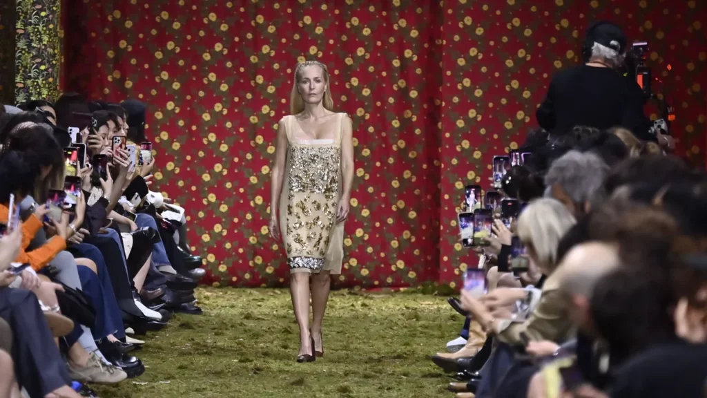 סקס חזר על המסלול בשבוע האופנה בפריז - פשוט לא כמו שאתה חושב