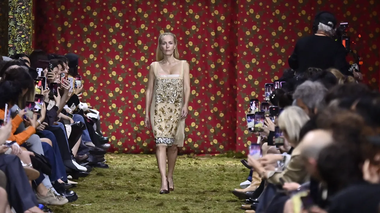 סקס חזר על המסלול בשבוע האופנה בפריז - פשוט לא כמו שאתה חושב