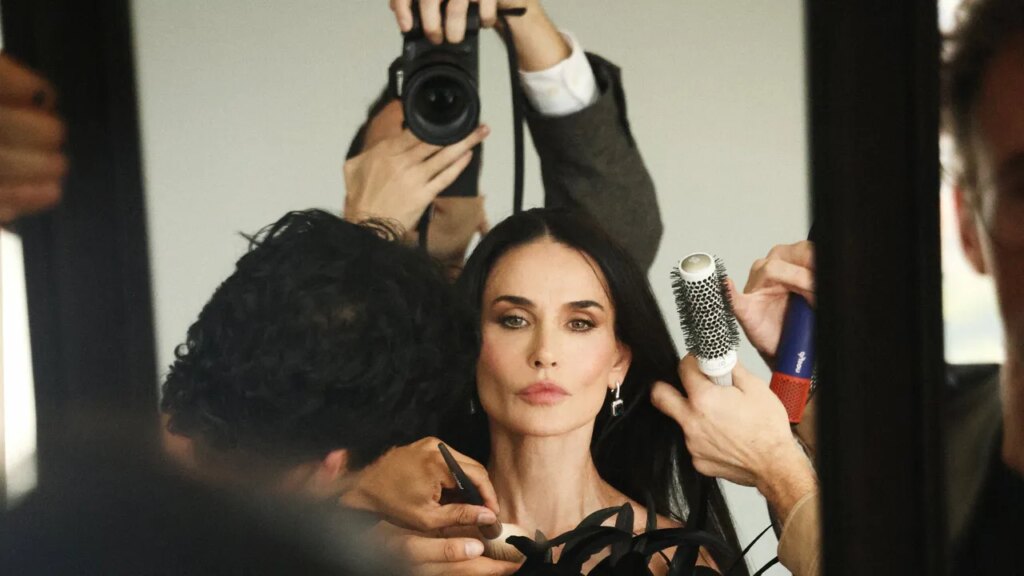 דמי מור הייתה פרזנטורית בטקס האוסקר לשנת 2026 - היא עדיין נראתה בכל רגע כסמל מסך הכסף