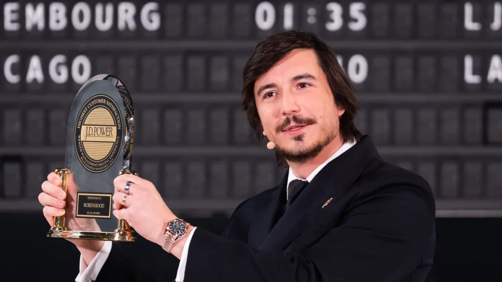 ולאד טנב של רובינהוד רוצה שתתחילו לקוד את הדרך החוצה מהמעמד התחתון הקבוע