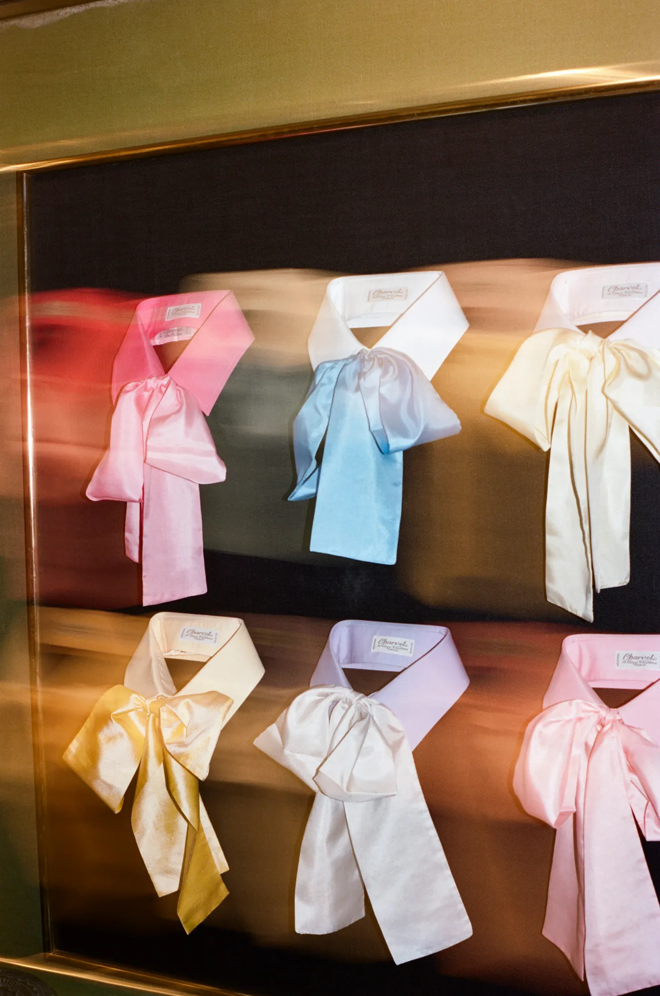 התמונה עשויה להכיל ביגוד וחלוק אופנה