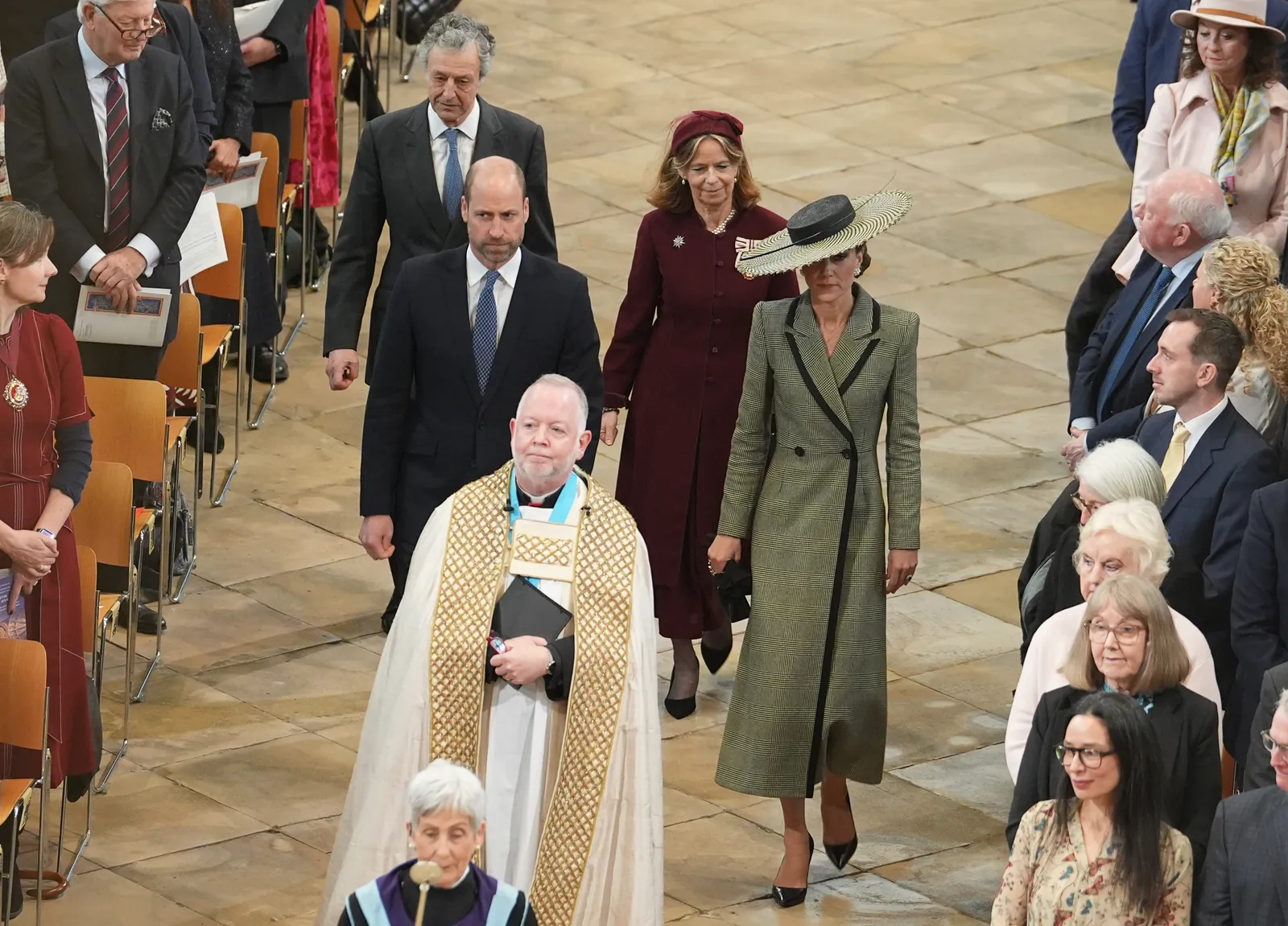 התמונה עשויה להכיל את Emmeline Pankhurst הנסיך וויליאם הדוכס מקיימברידג' אדם מבוגרים בגדים מעיל ומעיל