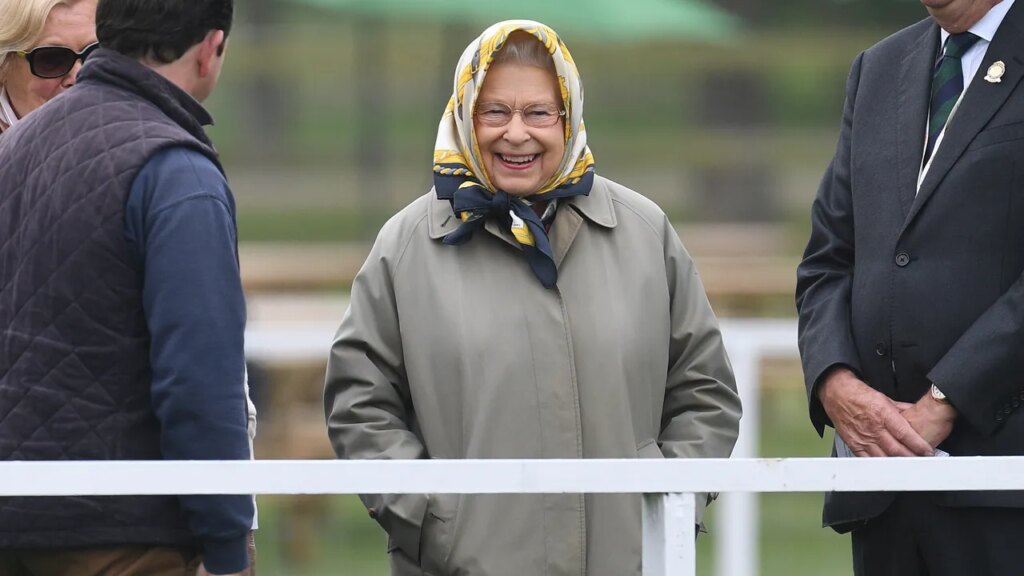 בארון הבגדים המוקפד של המלכה אליזבת השנייה, אפילו לכיסים הייתה "היררכיה"