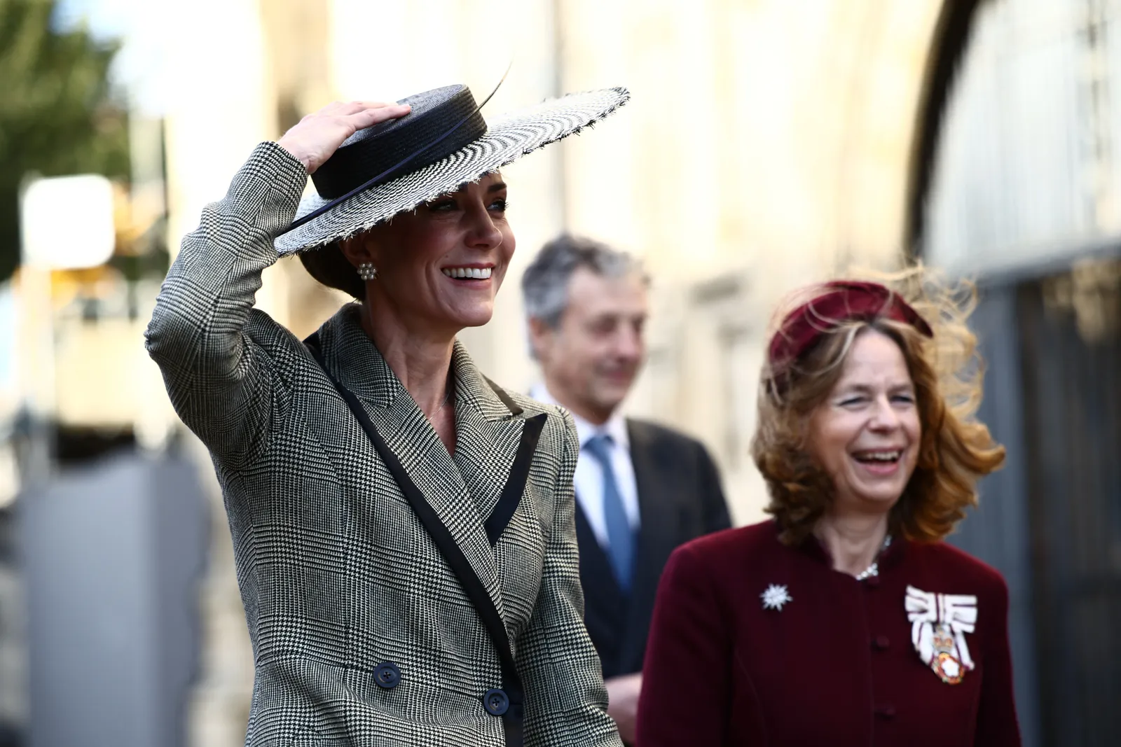 התמונה עשויה להכיל קרלוס מוריניו אדם פנים שמח ראש אביזרי לבישה רשמית עניבה חתונה ובגדים למבוגרים