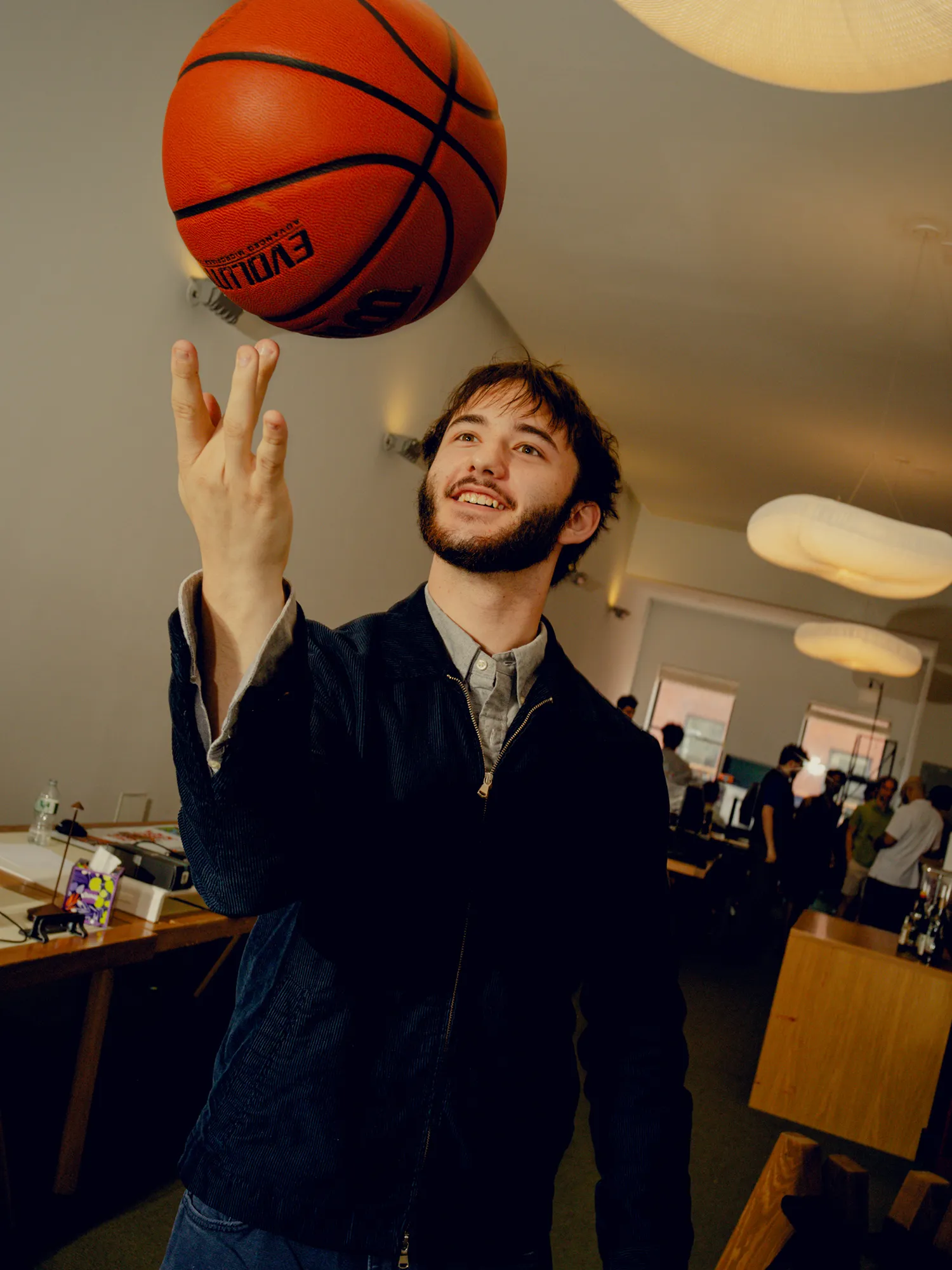 התמונה עשויה להכיל את Billy Joe DuPree Ball Basketball Basketball Sport Face Head Person and Photography