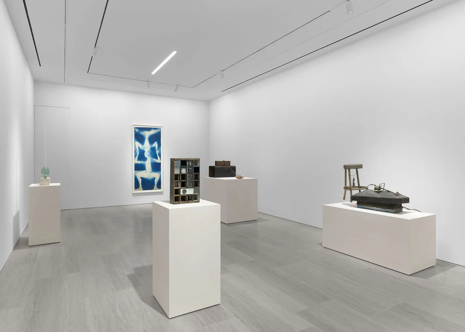 התמונה עשויה להכיל בניין אדריכלות בתוך מוזיאון אמנות וציור