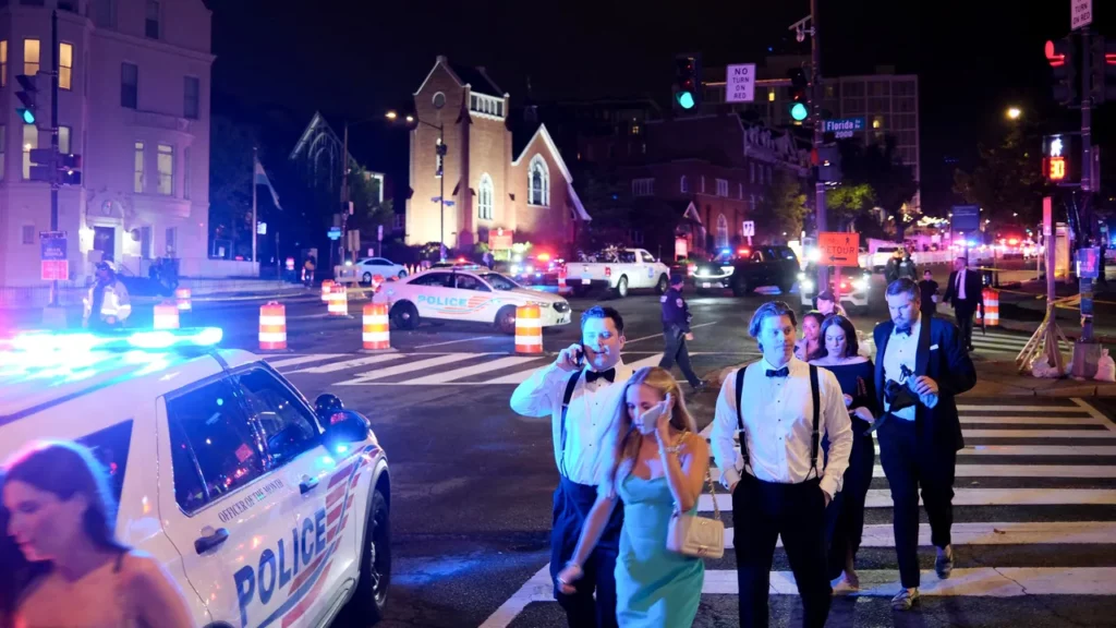 Strange, Late Night של DC: הסצנה הסוריאליסטית במסיבות WHCD לאחר הירי