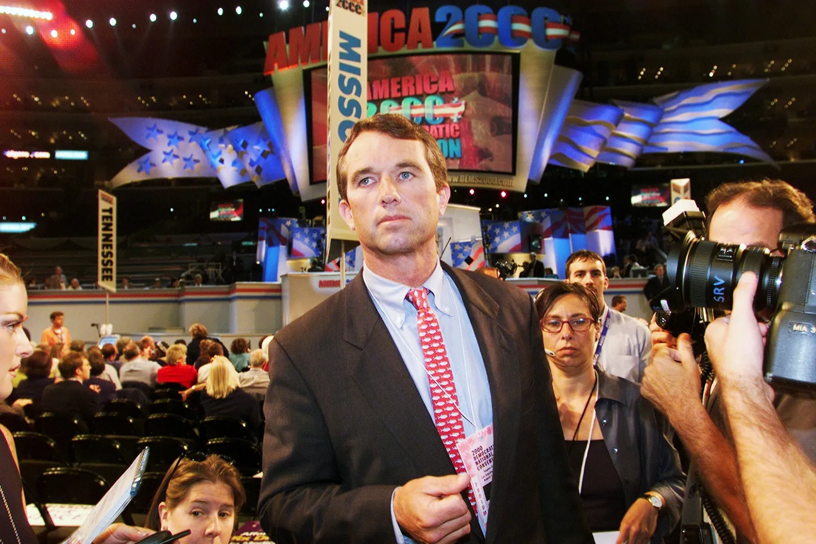 התמונה עשויה להכיל את רוברט פ. קנדי ​​ג'וניור. חומרת מחשבים אלקטרונית חומרה מסך צג ואביזרים