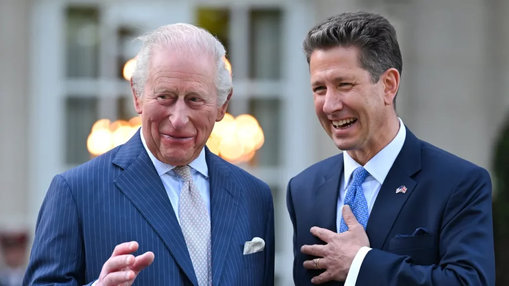 ננסי פלוסי אומרת שקינג צ'ארלס הוא "ספורט טוב" לגבי העצמאות האמריקאית