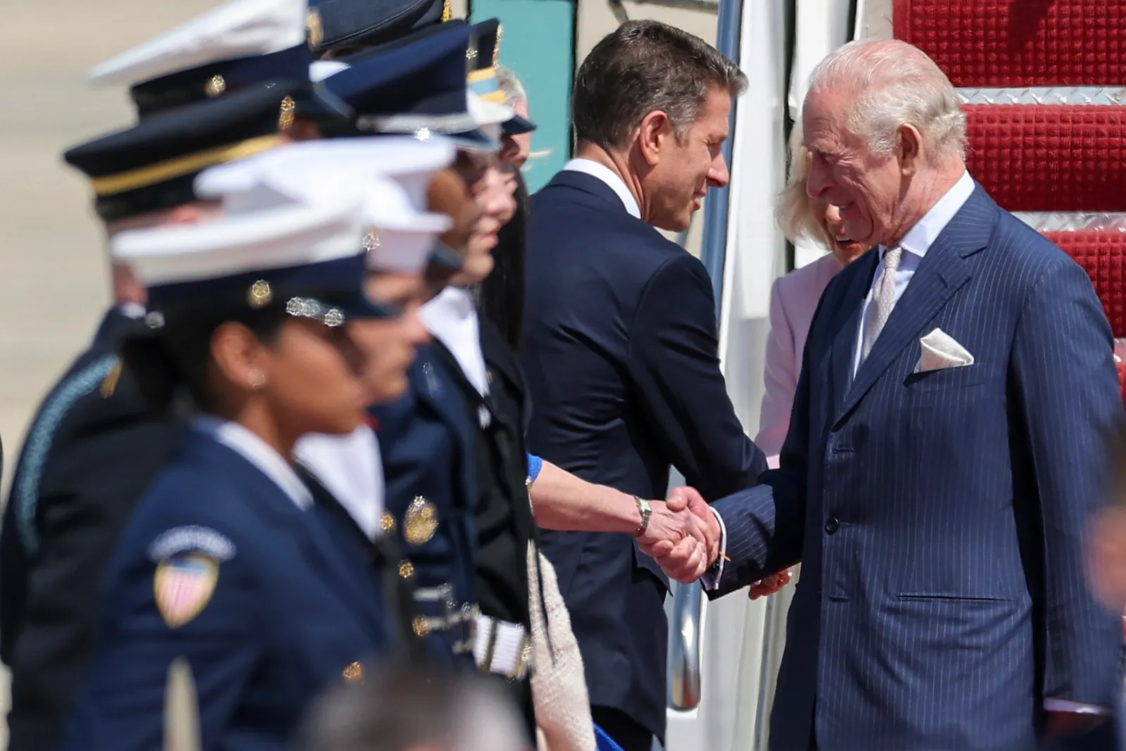 התמונה עשויה להכיל ביגוד וכובע של שעוני יד של Zhou Tai למבוגרים