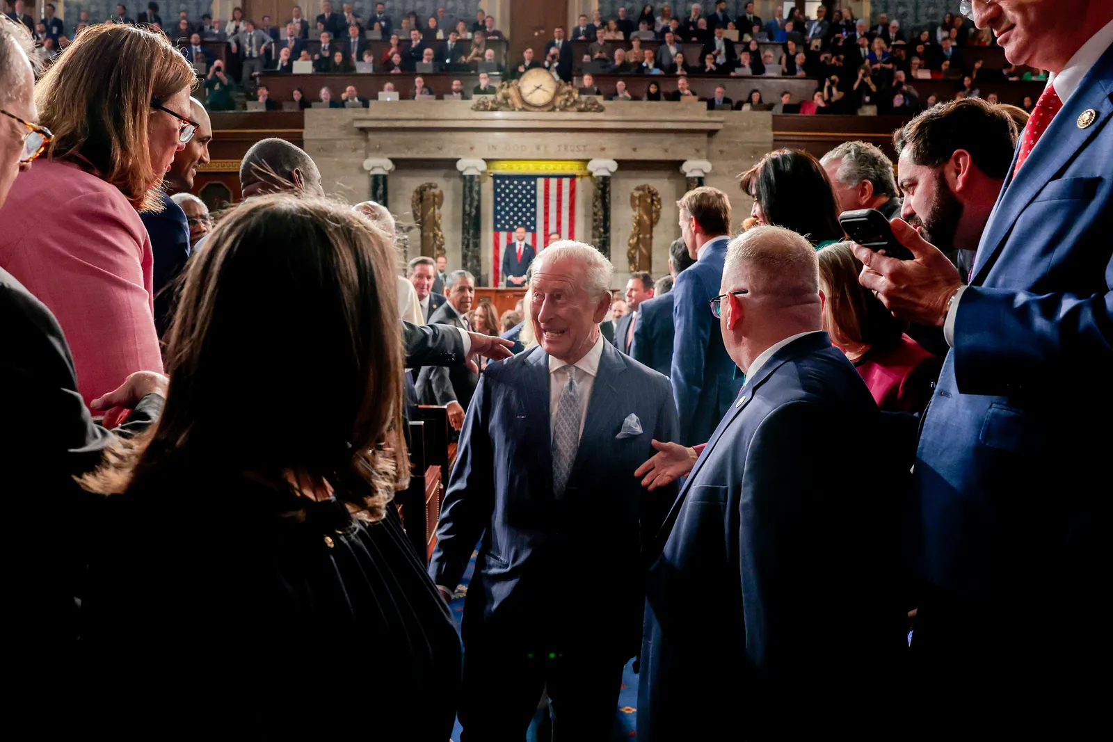 התמונה עשויה להכיל את צ'ארלס הנסיך מוויילס אדריאנו אספאילט ג'ון גאראמנדי לי לונן ביל קני ולה פארקה
