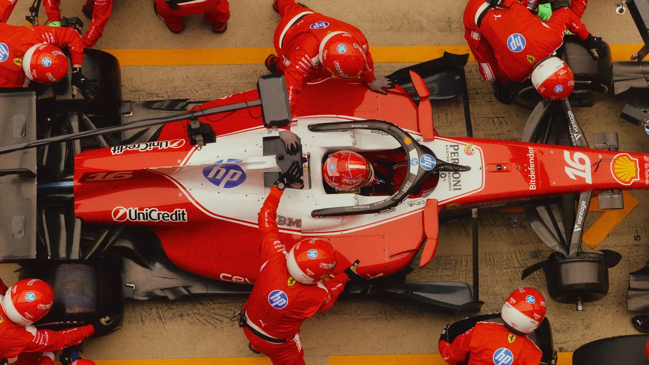 F1 בפעולה: חזון אמן של הגרנד פרי הסיני עם פייר גאסלי, קימי אנטונלי ועוד