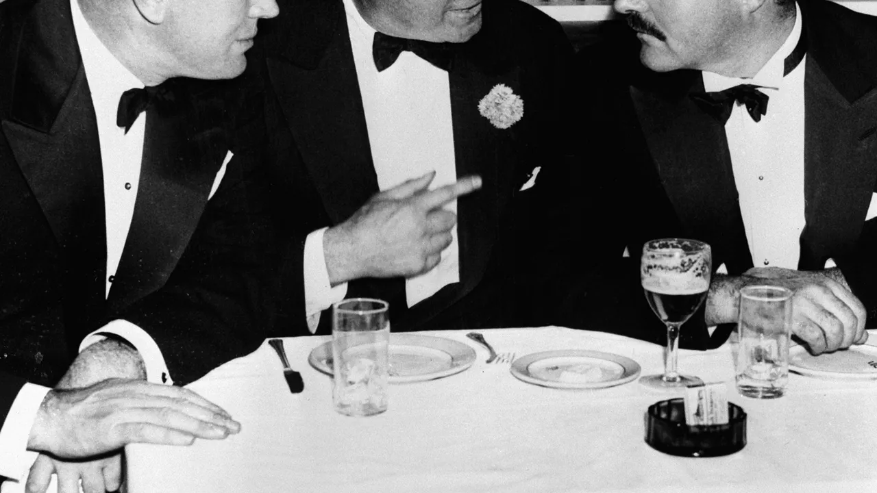 גרינדר נוסע לוושינגטון - אבל האם וושינגטון תבוא לגריינדר?