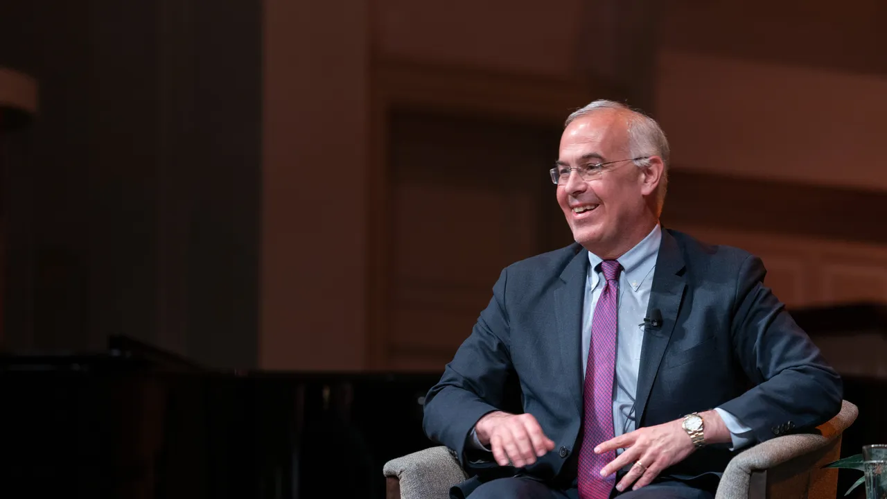 האם דיוויד ברוקס יודע את סודות האהבה המתמשכת? הלכתי לייל כדי לגלות