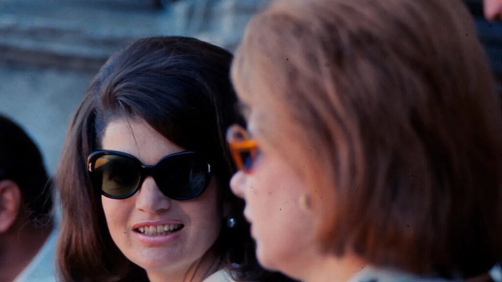 הדוכסית מאלבה ומלכת קמלוט מתאחדים בסביליה