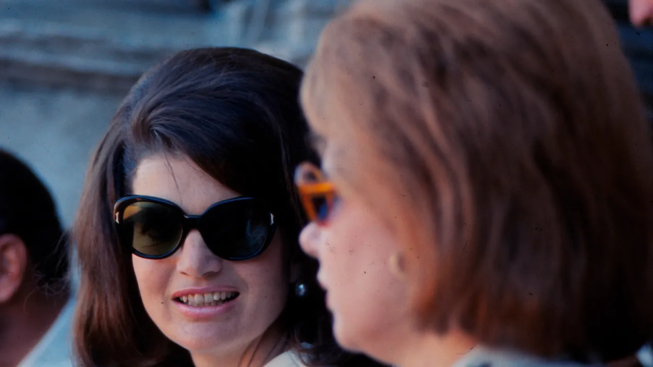 הדוכסית מאלבה ומלכת קמלוט מתאחדים בסביליה