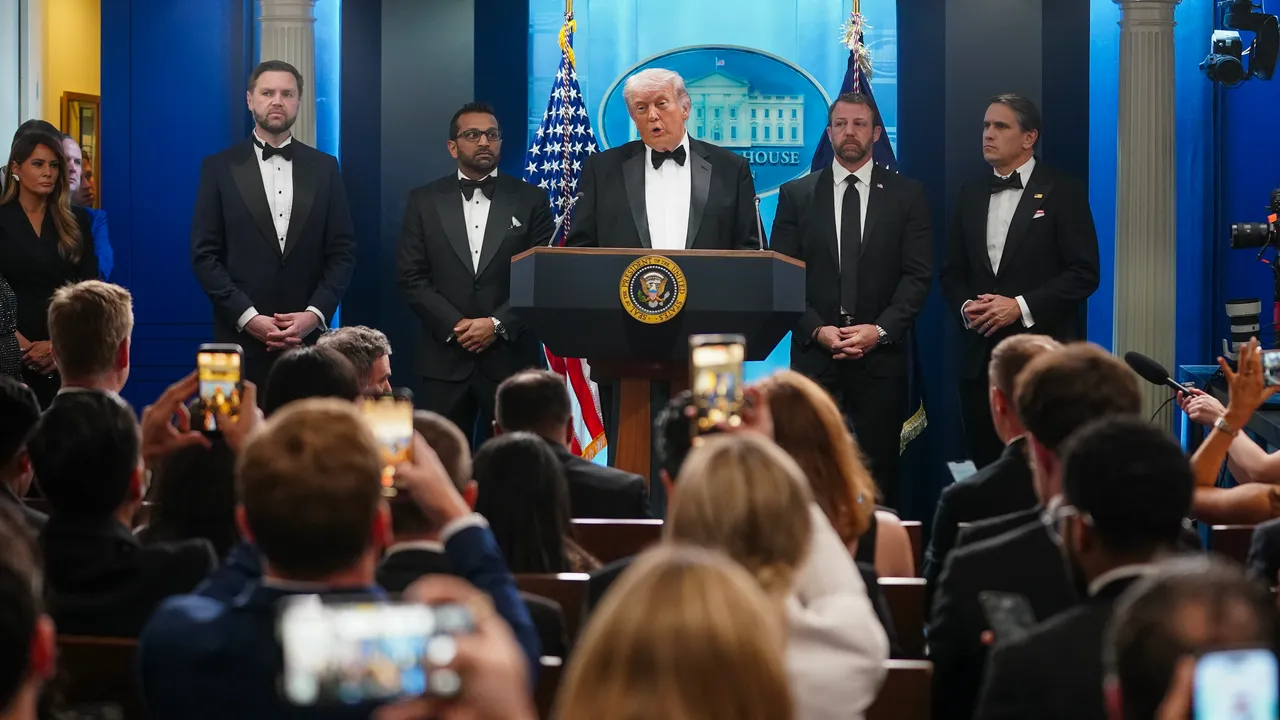 הנשיא טראמפ נואם לאומה לאחר ארוחת הערב של כתבי הבית הלבן