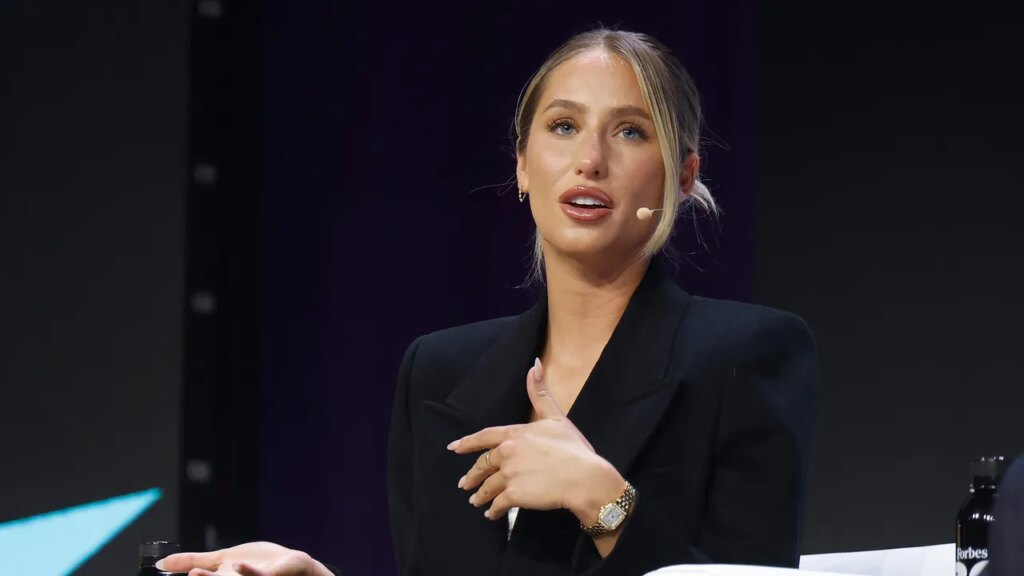 מה שלמדתי אחרי שהעיפו אותי מהפופ-אפ בבוורלי הילס של אליקס ארל