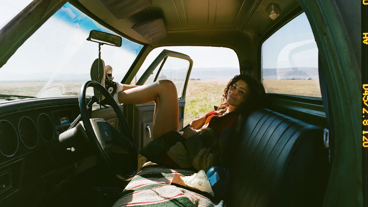 מעצב התלבושות החדש של אופוריה מחפש יותר מממים ויראליים