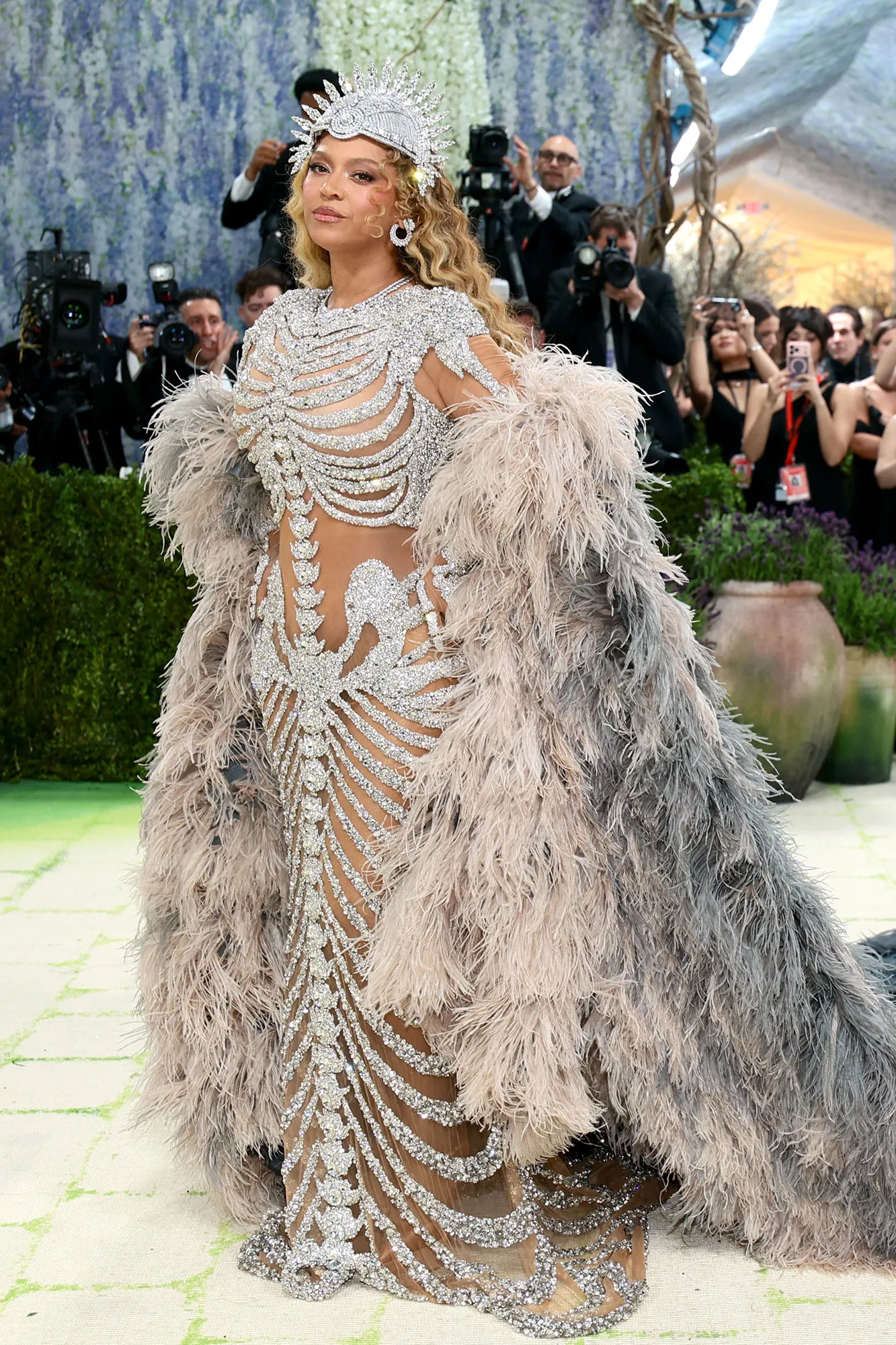 התמונה עשויה להכיל את Beyonc Eric Schwartz Nomi Ruiz Person אביזרים ומשקפיים לחתונה למבוגרים