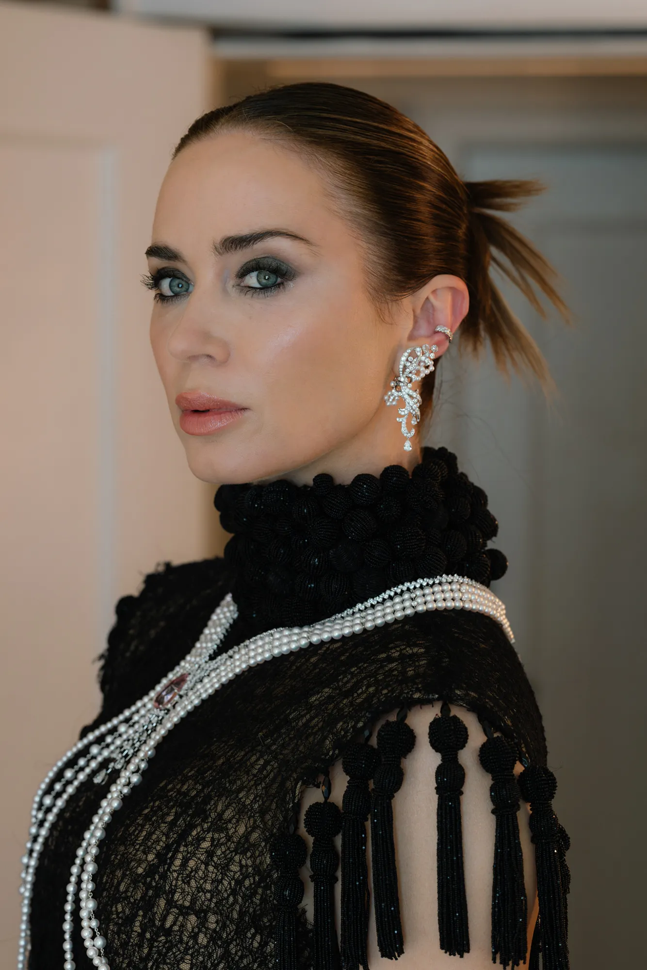 התמונה עשויה להכיל את Emily Blunt Hair Person ומבוגרים