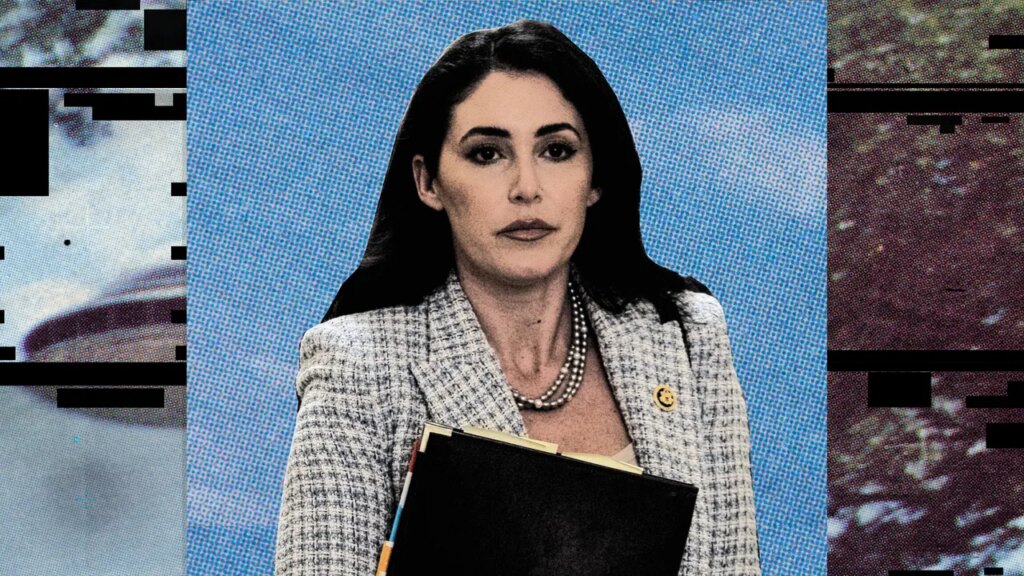 אנה פאולינה לונה במשימה לחשוף את הסודות הגדולים ביותר של הממשלה