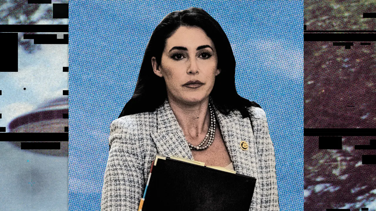 אנה פאולינה לונה במשימה לחשוף את הסודות הגדולים ביותר של הממשלה