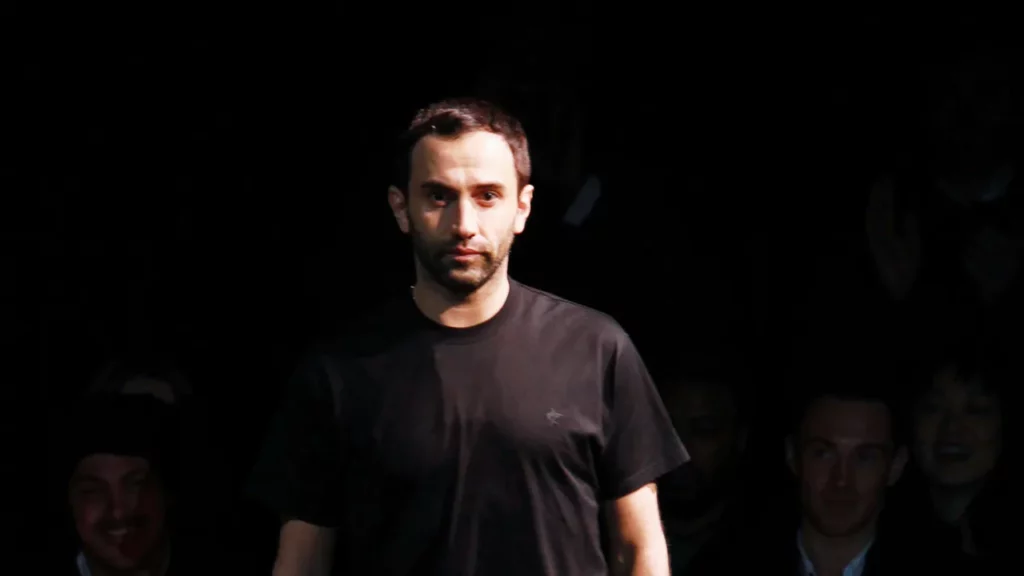 התביעה על תקיפה מינית נגד המעצב המהולל ריקרדו טישי עשויה לכלול כוכב פופ