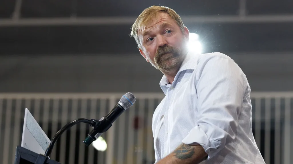 בתוך הבונקר מיין של גרהם פלטנר כשהוא נלחם כדי להישאר במירוץ לסנאט